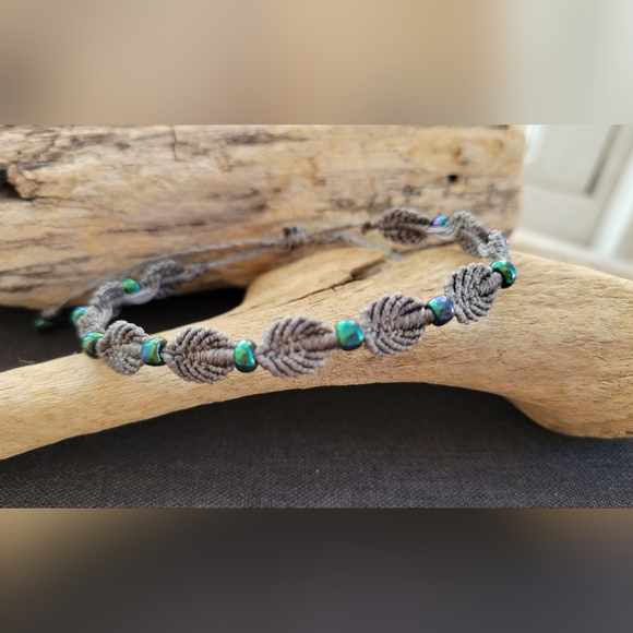 Friendship leaf Bracelet, Waterproof Macrame Bracelet, Adjustable Friendship. - Picture 9 of 10